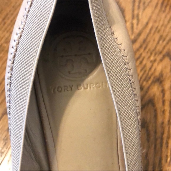 Authentic TORY BURCH Caroline wedge, gray, size 8 - Picture 6 of 6